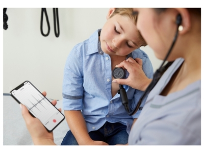 Der er mulighed for lydvisualisering og delingsmuligheder når sygeplejersken anvende det digitalt stetoskop Littmann CORE.